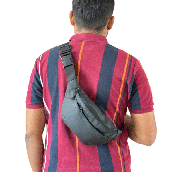 Men’s waist bag worn around the hips, adjustable strap and spacious design for outdoor use